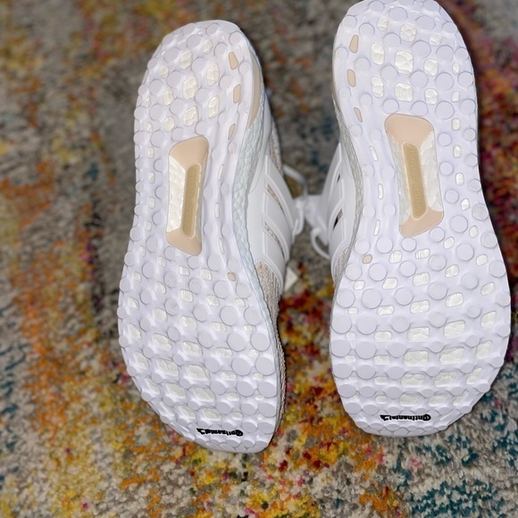 NWT🤩🤩🚨🚨🚨
Wmns UltraBoost 4.0 DNA 'White Cream' 2021 Size 12.5 - Picture 8 of 11